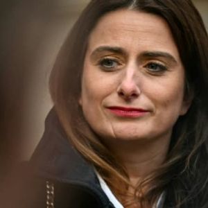 "Départs en cascade : Sandrine Rousseau quitte X, Marine Tondelier reste pour défendre l'écologie en terrain hostile"