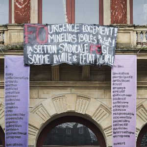 "Des mineurs isolés se battent pour leur droit à un toit à la Gaîté lyrique"