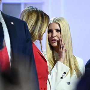 Ivanka Trump éclipse Melania lors de l'investiture de Donald Trump avec une robe américaine en cristaux et perles