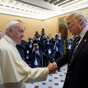 "La rivalité entre Donald Trump et le pape François fait trembler le Vatican"