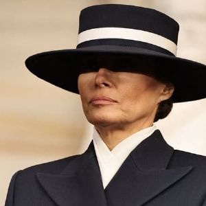 "Le chapeau de Melania Trump fait le buzz lors de l'investiture de Donald Trump"