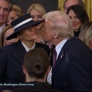 "Le moment gênant où Melania Trump évite le baiser de Donald Trump"