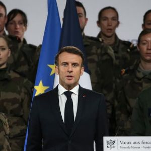 "Les orientations stratégiques d'Emmanuel Macron pour les armées face aux menaces croissantes et à l'administration Trump"