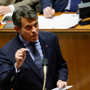 "Manuel Valls revient en force pour soutenir le plan d'urgence à Mayotte"