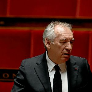 "Réforme des retraites : François Bayrou au cœur d'une bataille politico-sociale"