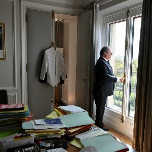 "Révélations exclusives : François Hollande, la reconquête secrète de la gauche dévoilée"