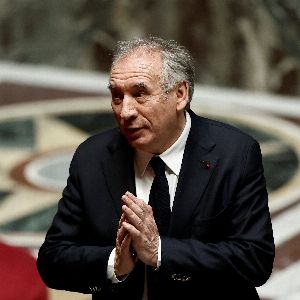 "Scandale politique : François Bayrou trahit les agents publics malades après avoir enfreint une promesse aux socialistes !"