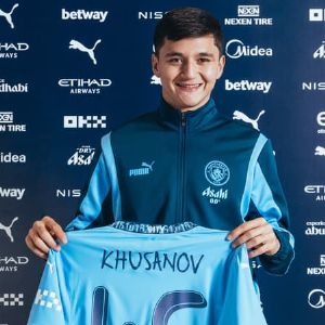 "Transfert spectaculaire : Lens vend le prodige Khusanov à Manchester City pour un montant record"