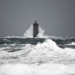 "Alerte météo : tempête Éowyn arrive en France avec des rafales jusqu'à 100 km/h !"