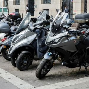 "Chute historique du marché des deux-roues en France: les vélos électriques et le stationnement payant mettent à mal les ventes en 2024"