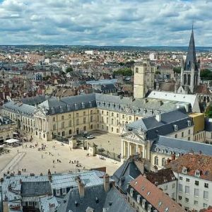 "Classement exclusif : Toulouse en tête, Grenoble et Lyon en chute libre, Dijon surpasse toutes les attentes !"