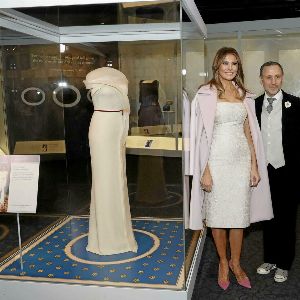 Découvrez le styliste français derrière le look de Melania Trump