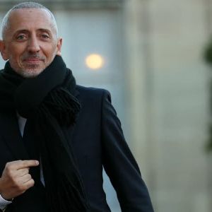 Gad Elmaleh lance un comédie club à Marseille en mettant en avant les artistes locaux