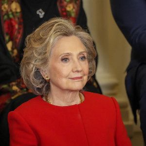 "Hillary Clinton éclate de rire durant l'investiture de Donald Trump : découvrez pourquoi !"