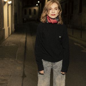 "Isabelle Huppert dévoile sa passion pour le film La Voyageuse et Hong Sang-soo"