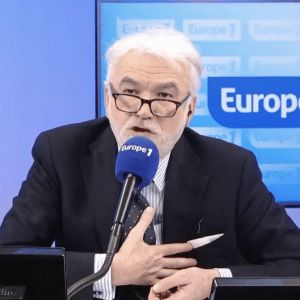 "Le chroniqueur Pascal Praud s'insurge contre Charline Vanhoenacker pour ses propos sur Elon Musk"