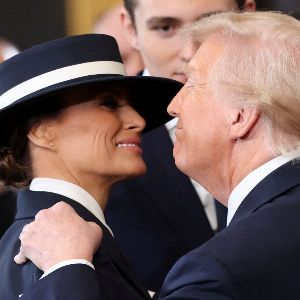 "Le mystère révélé : pourquoi Melania Trump a caché la moitié de son visage avec un chapeau lors de l'investiture de Donald Trump"