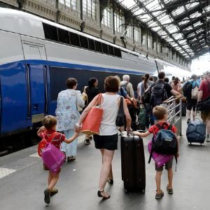 "Les classes populaires privées de TGV : la montée des prix exclut-elle les moins aisés ?"