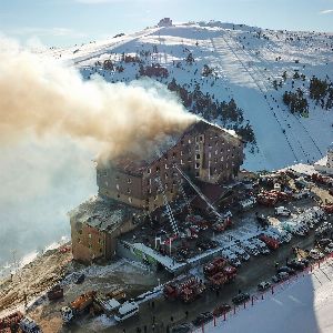 "76 morts en Turquie : révélations choquantes sur l'incendie d'un hôtel"