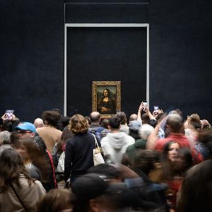 "Alerte au Louvre : le plus grand musée du monde en péril !"