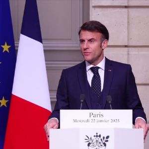 "Emmanuel Macron lance un appel pour une Europe forte et unie face à Donald Trump"