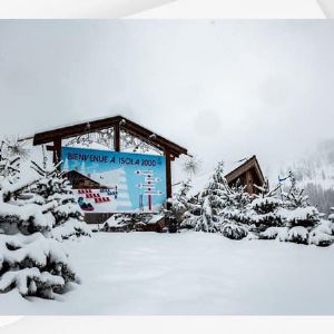 "Les Alpes-Maritimes se parent de blanc avec des chutes de neige inattendues"