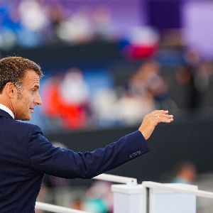 "Polémique budgétaire : Macron soutient les sportifs face au gouvernement"