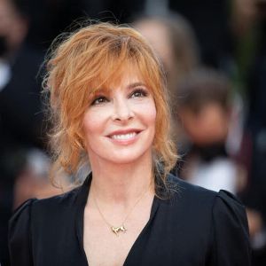 "Révélation choc : Mylène Farmer adopte un nouveau compagnon à quatre pattes sous les yeux de Catherine Deneuve"