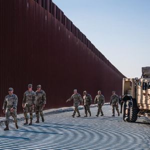 "Trump envoie 1.500 soldats de plus à la frontière mexicaine !"