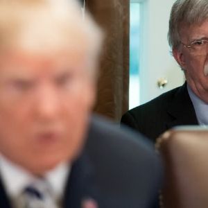 "Trump retire la protection du Secret Service à John Bolton visé par l'Iran : la fin d'une alliance tumultueuse"