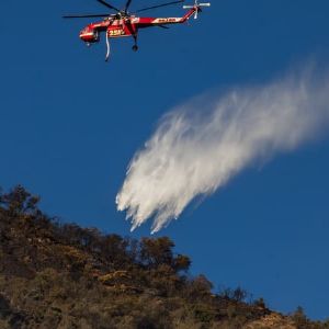 "Alerte météo : pluies salvatrices ou risques accrus pour les pompiers de Los Angeles ce week-end?"