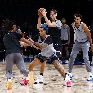 "Découvrez comment la NBA compte conquérir le marché du basket européen avec les San Antonio Spurs à Paris !"