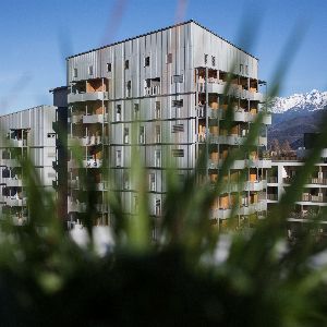 "Découvrez comment le logement peut transformer la société et l'investissement social"