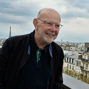 "Découvrez la vie mouvementée de Jean-François Kahn, figure emblématique du journalisme et de la pensée"