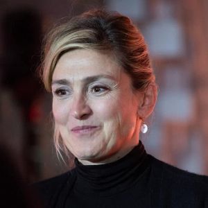 "Julie Gayet a pris sa décision : les détails de sa nouvelle vie sans X"