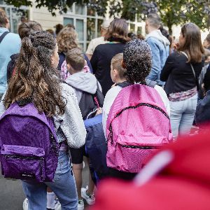 "Le plan choc pour réduire les vacances d'été : une solution miracle ou une fausse bonne idée ?"