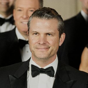 "Le scandale Pete Hegseth : un futur dirigeant du Pentagone sous pression"