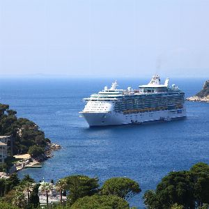 "Le tourisme low-cost en croisière banni par Christian Estrosi sur la Côte d'Azur"