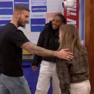 Marine et Ebony, ébahies par la rencontre inattendue avec M. Pokora dans le château de la Star Academy