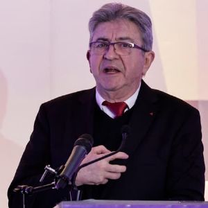 "Mélenchon dévoile son projet pour une "nouvelle France" lors d'un meeting avec Louis Boyard"