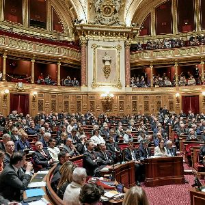 "Scandale : Fin des Privilèges des Anciens Premiers Ministres, Économies en Vue !"