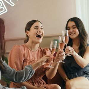 "10 phrases venimeuses que les belles-soeurs toxiques adorent vous asséner"