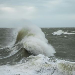 "Alerte tempête en Normandie : prévisions météo et impacts à surveiller"