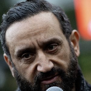 "Cyril Hanouna sur le point de rejoindre M6, Karine Le Marchand prête à partir"