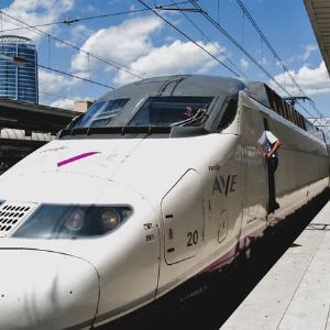 "Découvrez si les compagnies étrangères Trenitalia et Renfe sont plus avantageuses que la SNCF pour vos voyages en TGV!"