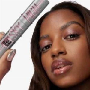 Des cils infinis avec le mascara Sky High Space Diamond de Maybelline : la nouvelle tendance cosmétique qui enflamme les réseaux sociaux