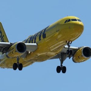 "Es-tu prêt pour les nouvelles règles de Spirit Airlines ? La compagnie aérienne bannit les passagers mal habillés !"