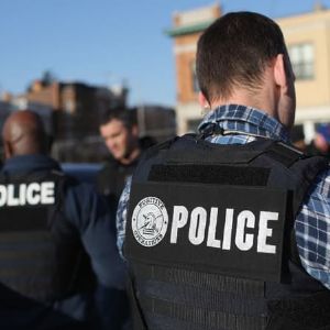 "Expulsion massive de migrants criminels illégaux aux USA : plus de 500 arrêtés"