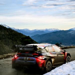 "Incroyable ! Sébastien Ogier reprend le contrôle du Rallye Monte-Carlo après une course mouvementée"