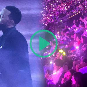 "John Legend enflamme le Gala des Pièces Jaunes avec « All of me » à Paris"